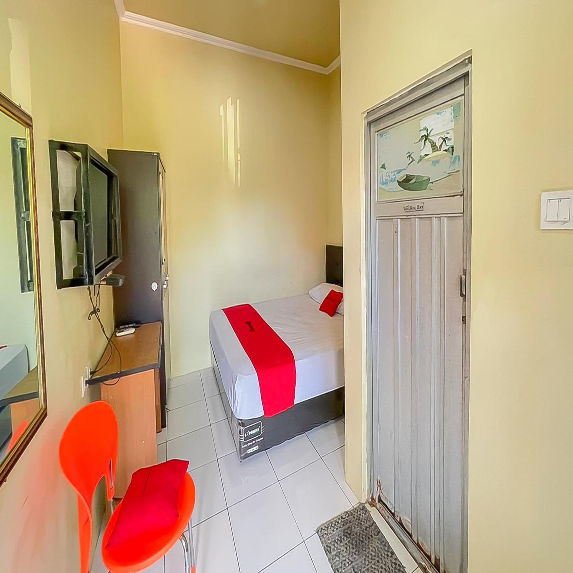 Hotel Reddoorz At Wahidin Street Cirebon Exterior foto