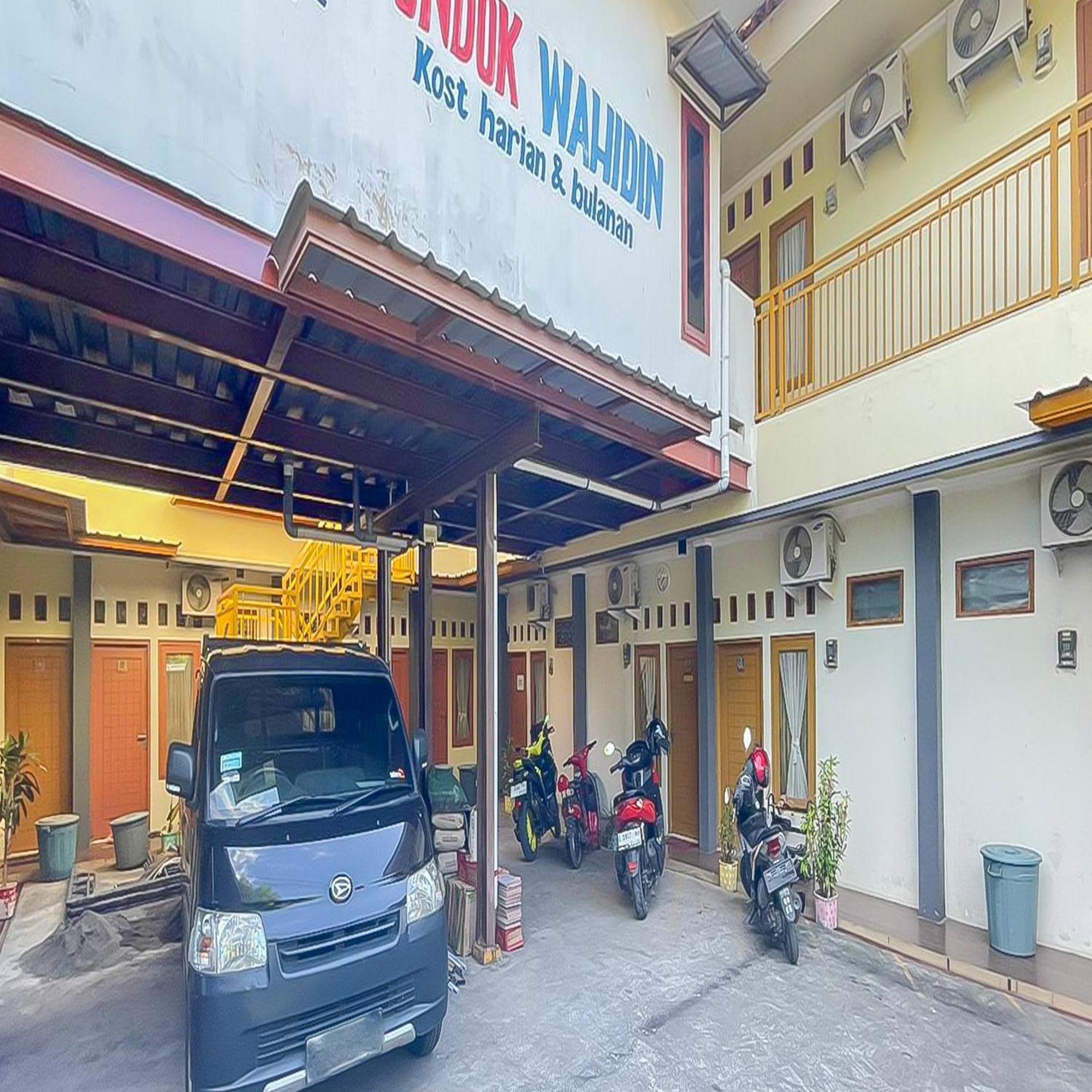 Hotel Reddoorz At Wahidin Street Cirebon Exterior foto